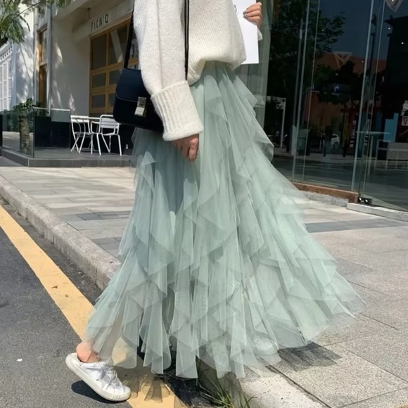 Soho Apparel Women’s Green Layered Flowy Flared Ruffle Boho Long Skirt Medium - Picture 3 of 9